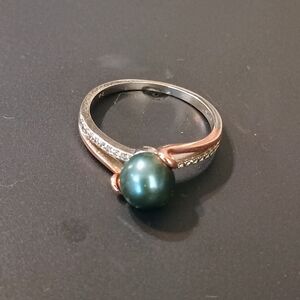 Elegant Silver and Green Pearl Ring